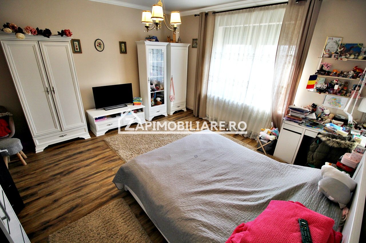 Casa 8 camere,4 bai,482mp,1.100mp teren,2 garaje,0% comision — fotografia 5