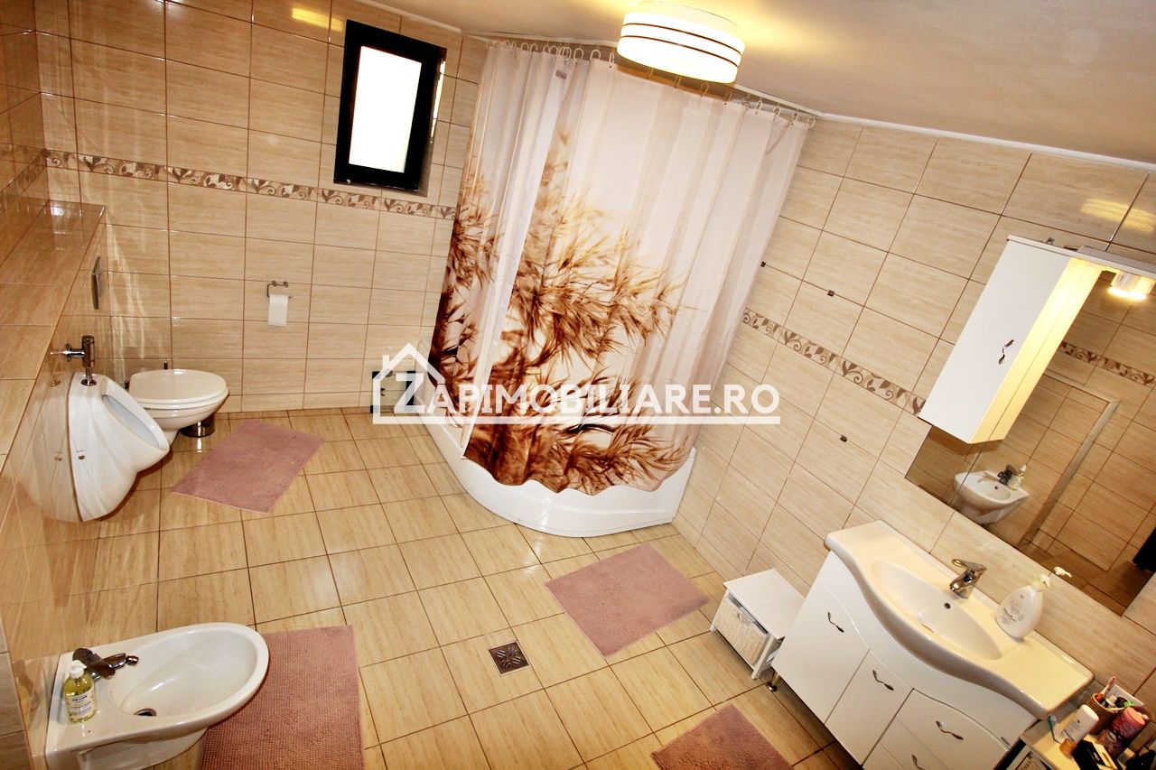 Casa 8 camere,4 bai,482mp,1.100mp teren,2 garaje,0% comision — fotografia 7
