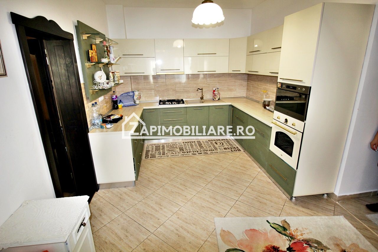 Casa 8 camere,4 bai,482mp,1.100mp teren,2 garaje,0% comision — fotografia 8