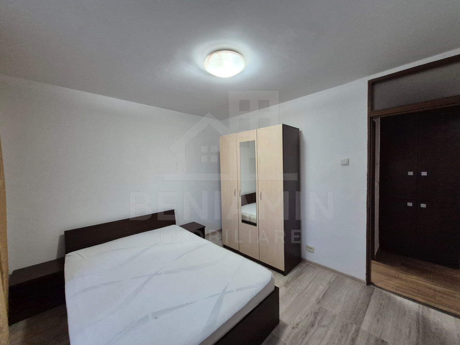 2Decomandate-Etaj2-Aer Conditionat-Mobilat-Utilat-Rovine-Posta — fotografia 3