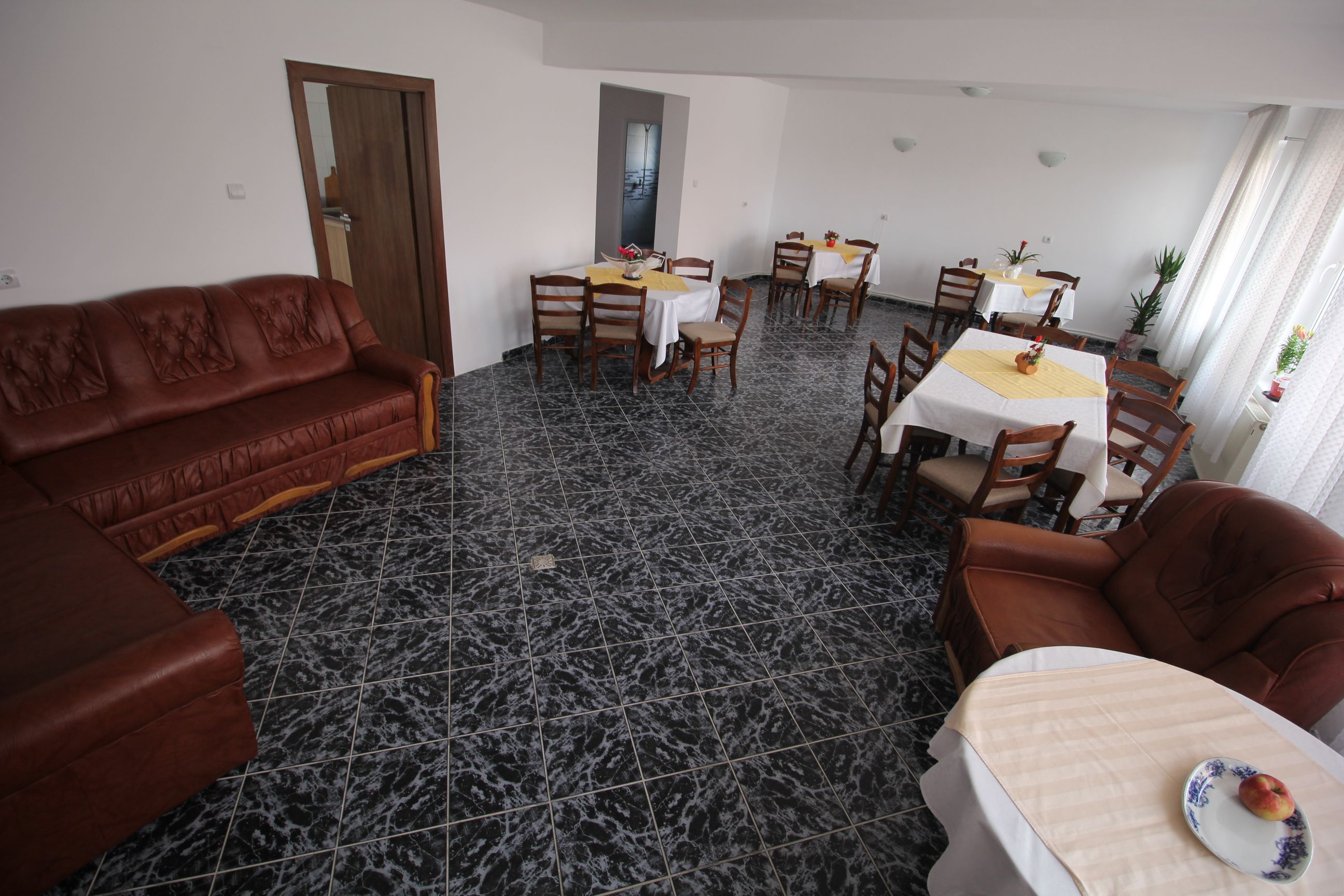 Casa 4 camere,4 bai,1 bucatarie,1 living,120 mp,500mp teren — fotografia 13