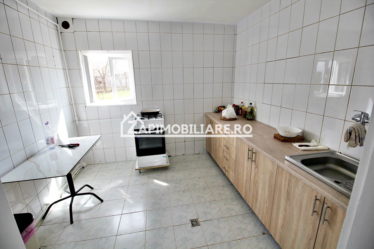 Casa 4 camere,4 bai,1 bucatarie,1 living,120 mp,500mp teren — fotografia 3