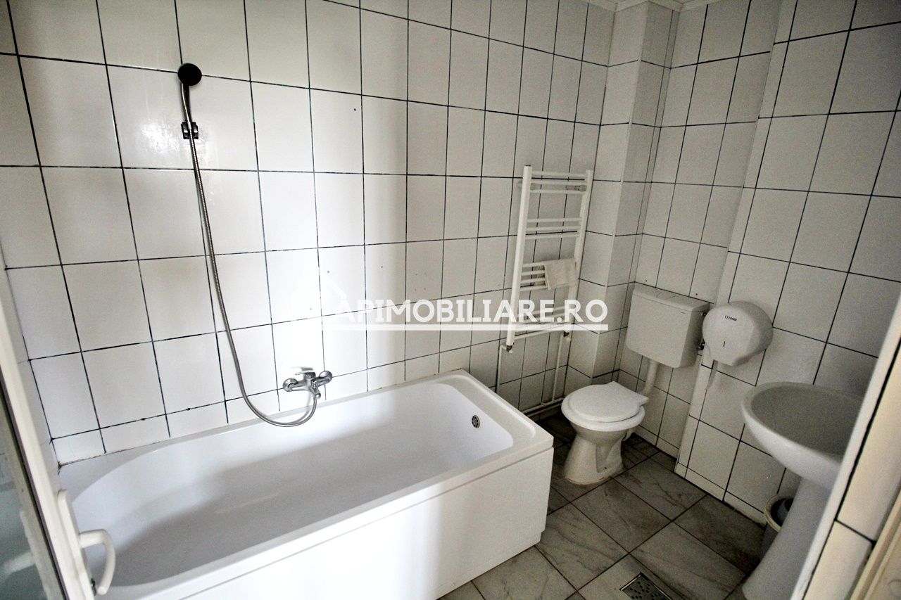 Casa 4 camere,4 bai,1 bucatarie,1 living,120 mp,500mp teren — fotografia 6