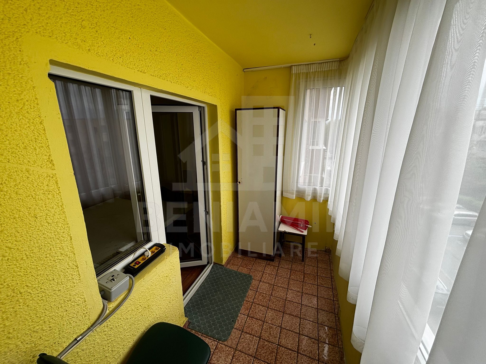 2 Decomandate-51mp-Etaj 3-Balcon-Pivnita-Mobilat-Utilat-Parcare-Triaj — fotografia 5