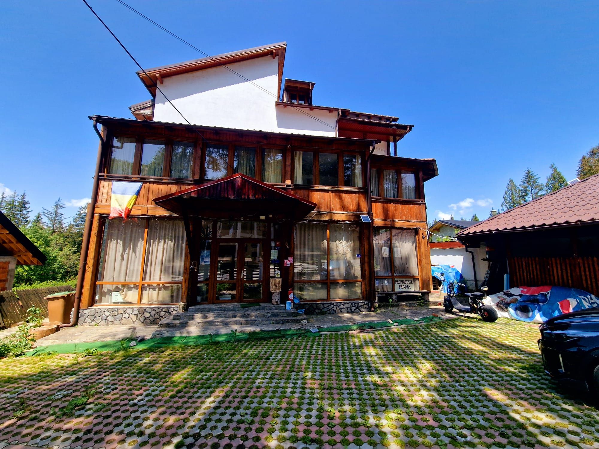 Pensiune de vânzare I Predeal | Teren 600 mp | 14 dormitoare I 12 bai