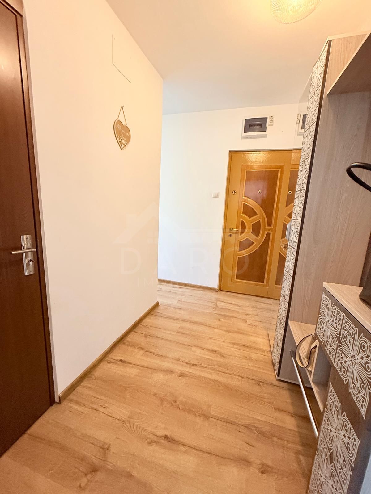 Apartament două camere de vânzare Dâmbu renovat — fotografia 3