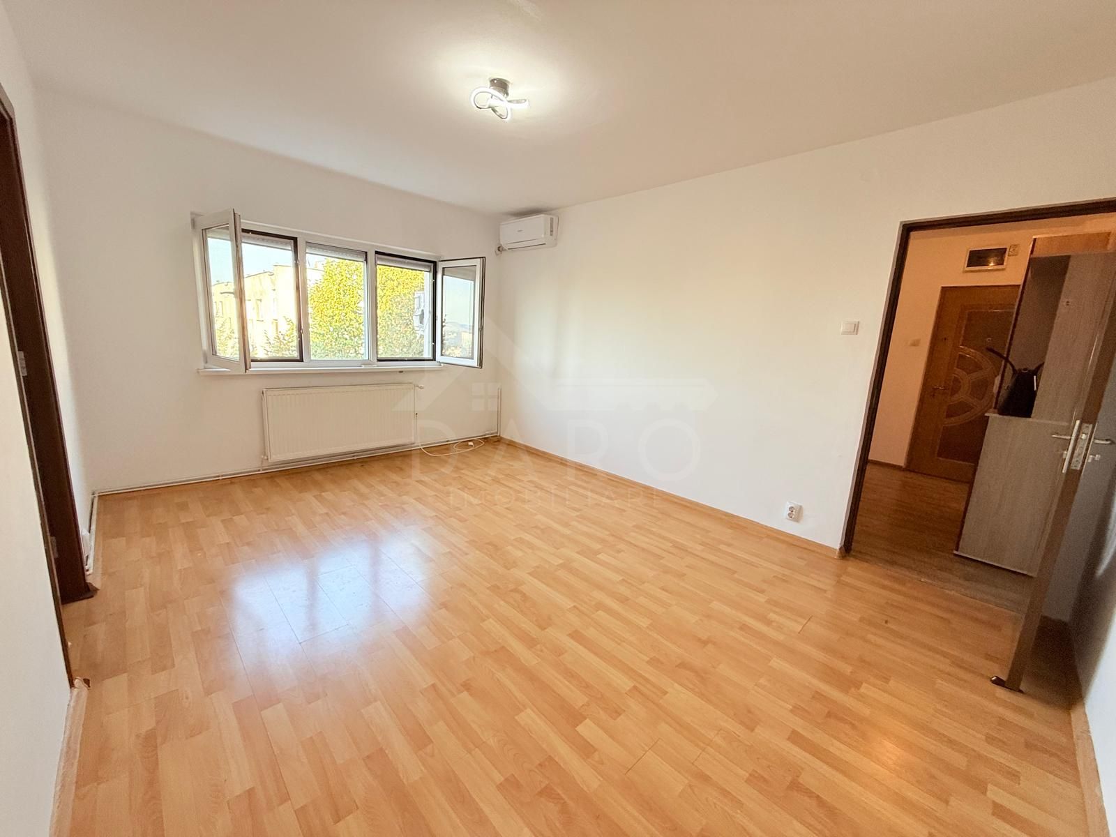 Apartament două camere de vânzare Dâmbu renovat — fotografia 4