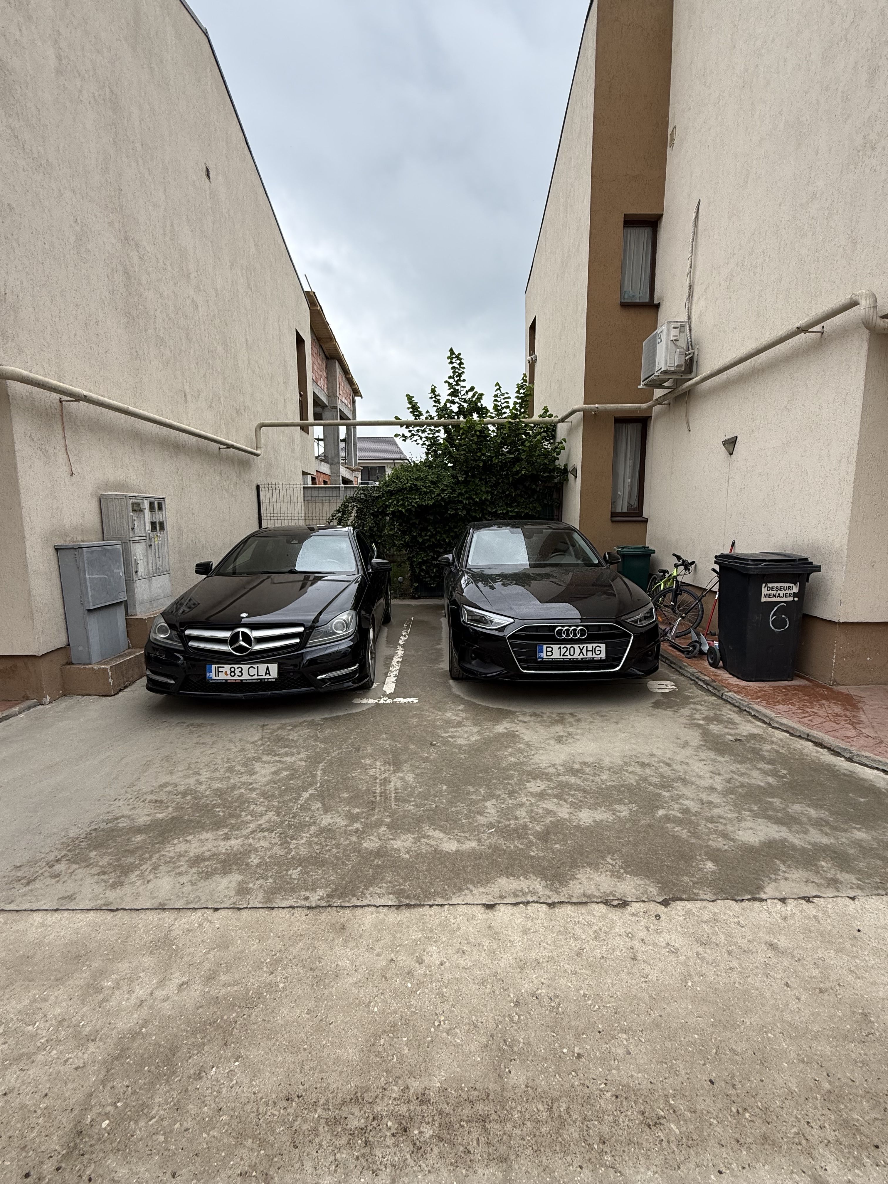 Casă înșiruită complet mobilată + curte+ 2 parcari în complex inchis! — fotografia 30