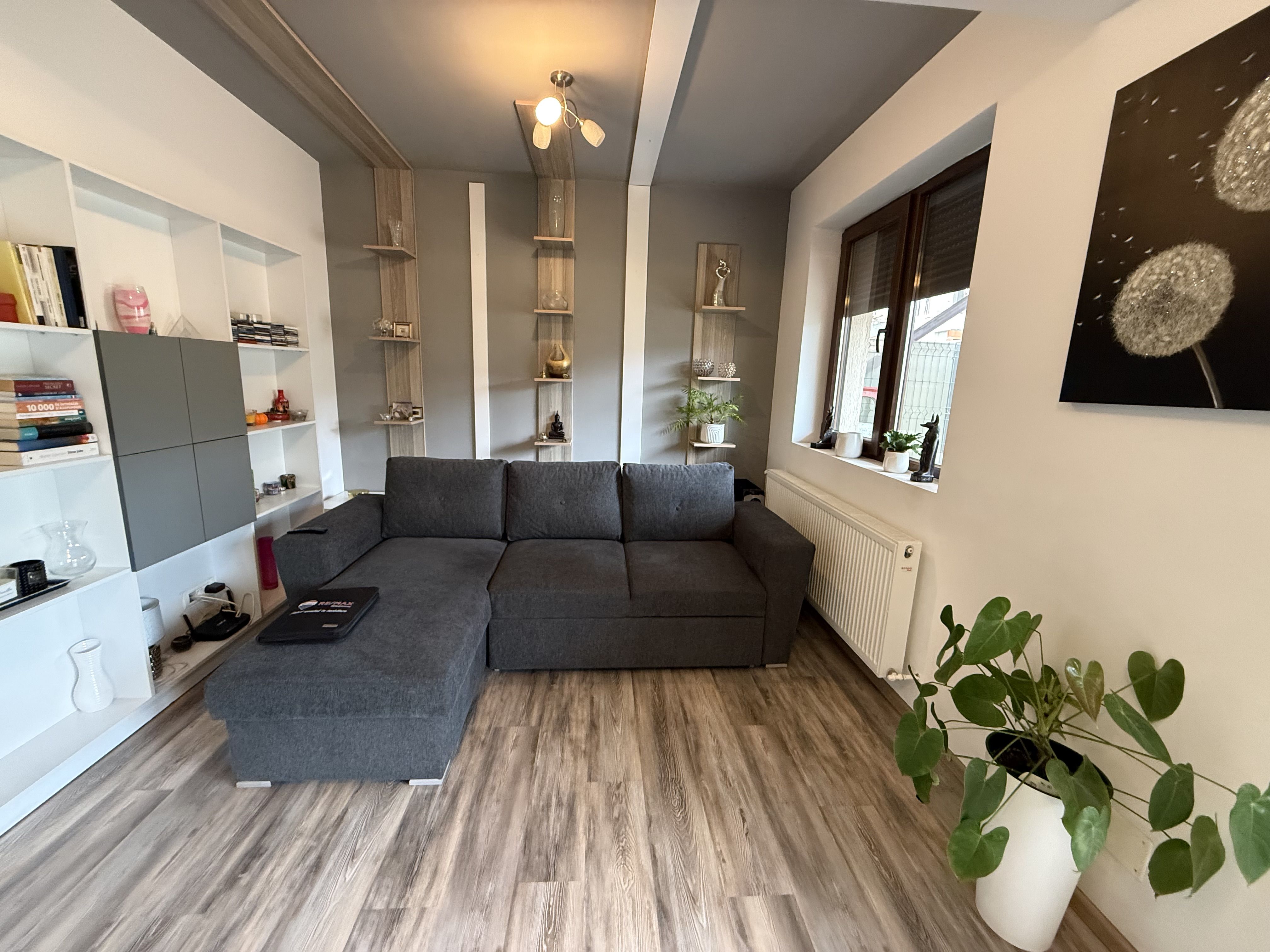 Casă înșiruită complet mobilată + curte+ 2 parcari în complex inchis! — fotografia 4