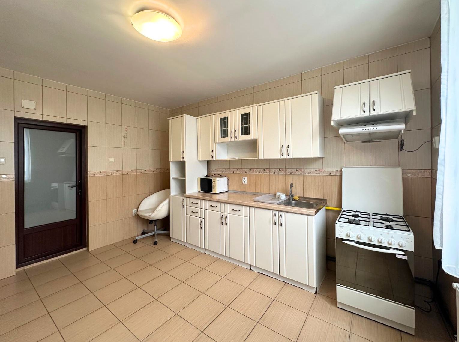 Inchiriere casă complet renovată cu 4 camere  Băneasa, Sector 1 — fotografia 17