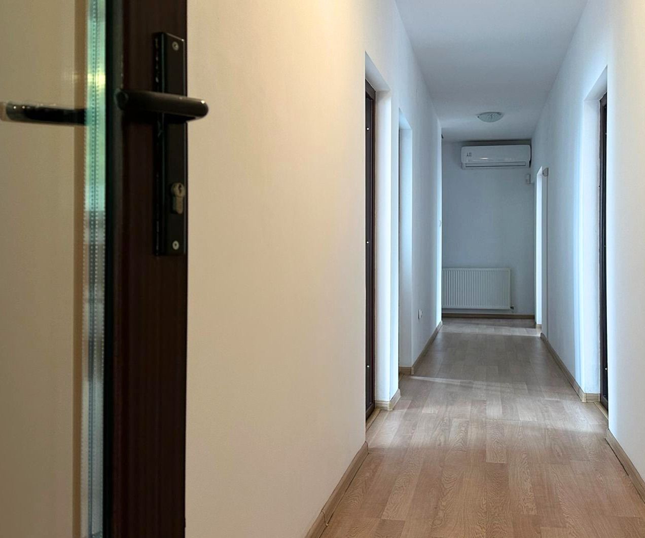 Inchiriere casă complet renovată cu 4 camere  Băneasa, Sector 1 — fotografia 3