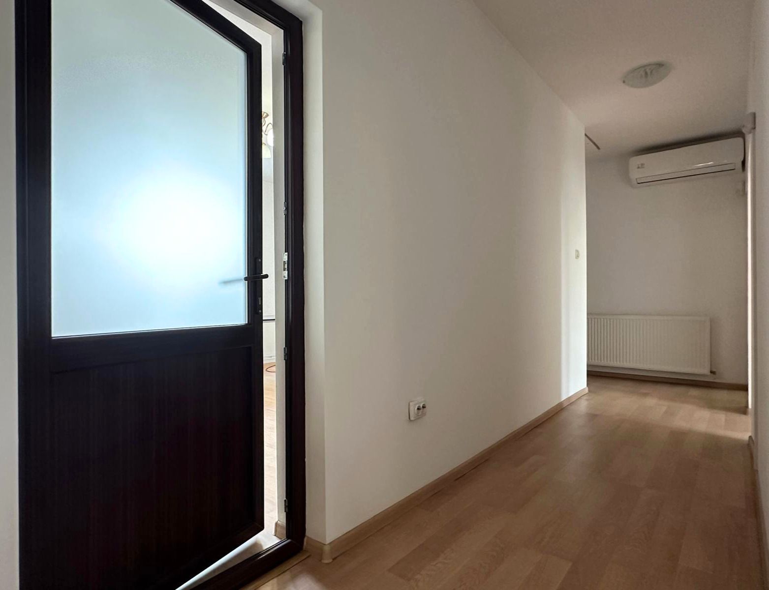 Inchiriere casă complet renovată cu 4 camere  Băneasa, Sector 1 — fotografia 7
