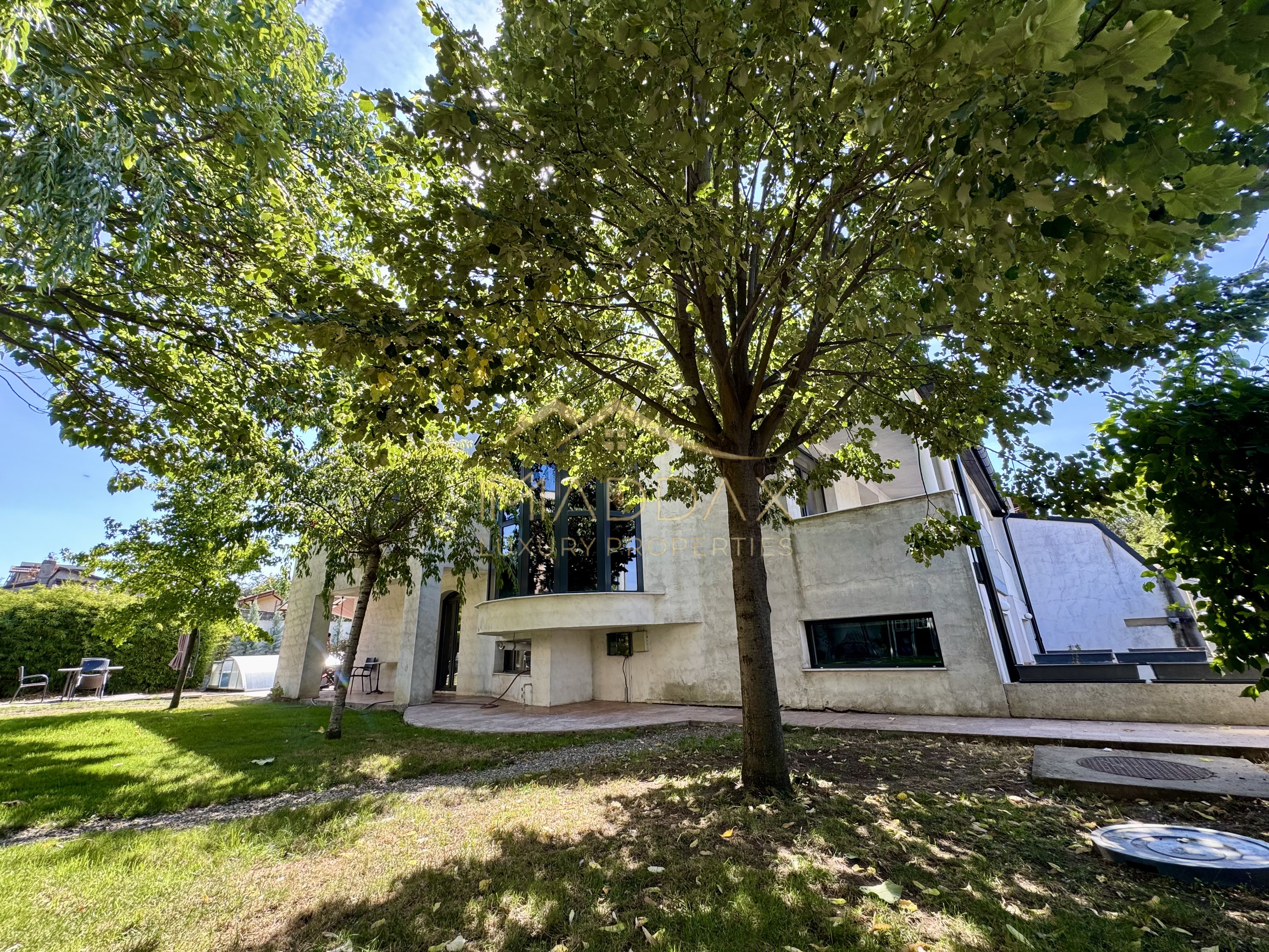 Vila cu 5 camere *344mp* + 400mp Teren // Zona Bucurestii Noi — fotografia 3