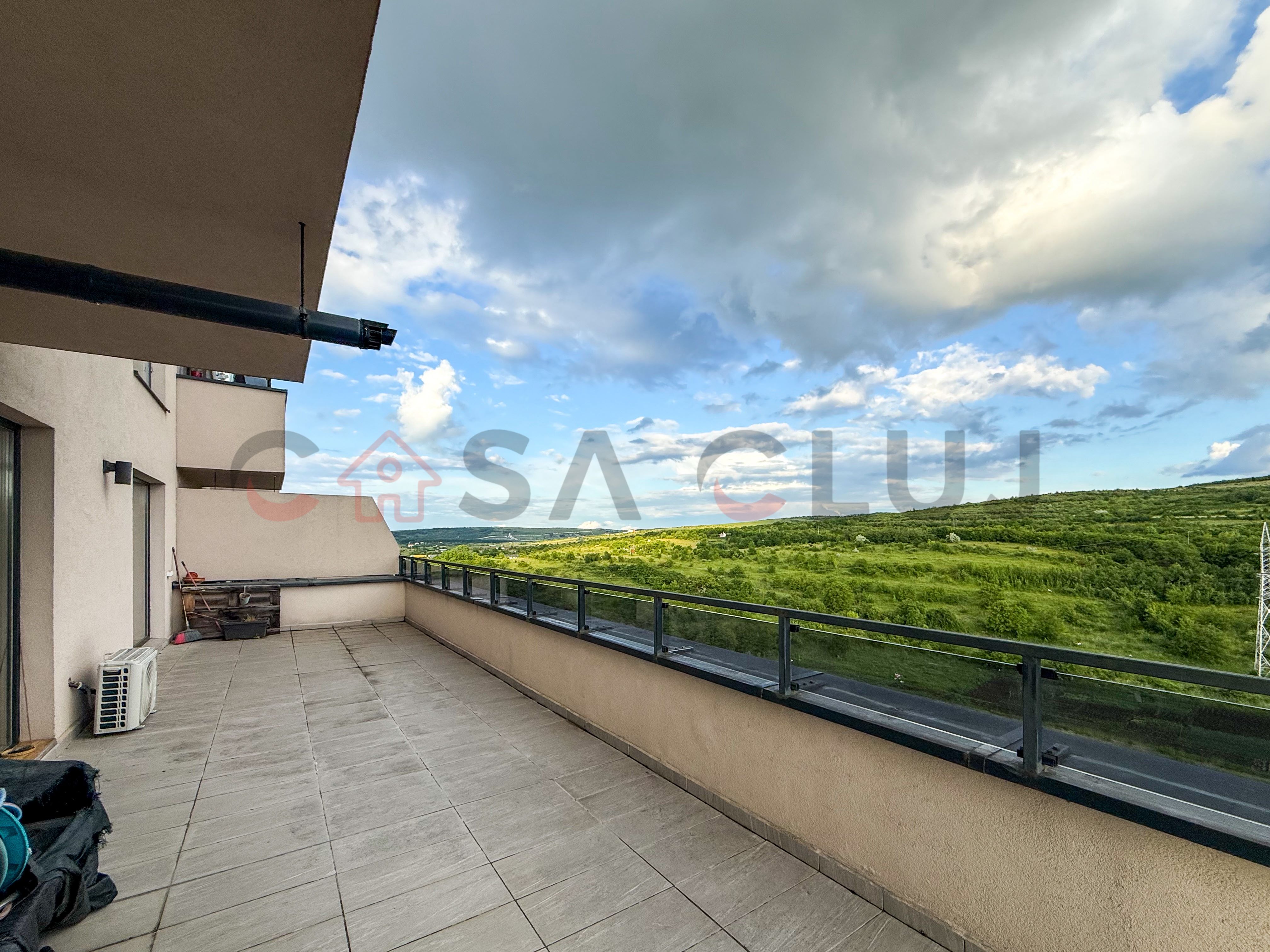Apartament cu 3 camere, terasa 70mp, vedere panoramica — fotografia 10