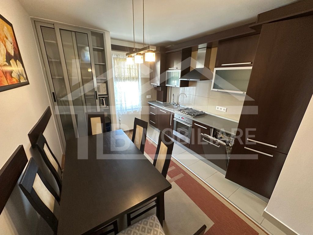 Apartament cu 3 camere, 90mp, decomandat, Zona EON — fotografia 3