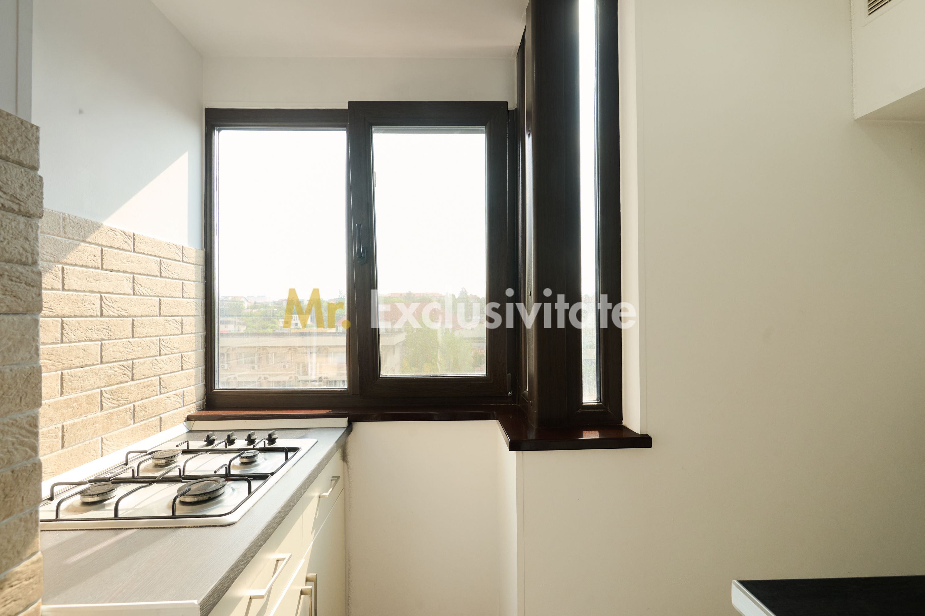 Apartament 3 camere Pitești, zonă Ultracentrala- etaj intermediar — fotografia 2