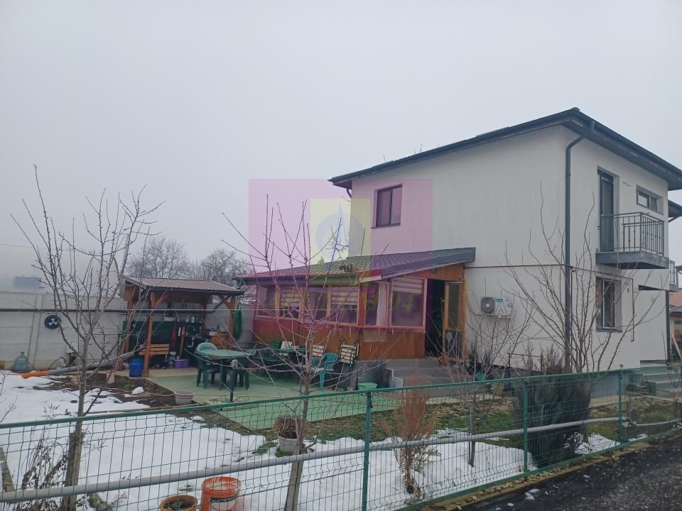 Joița, casă P+1E+pod, 124 mp utili + terasă, balcoane, magazie — fotografia 3
