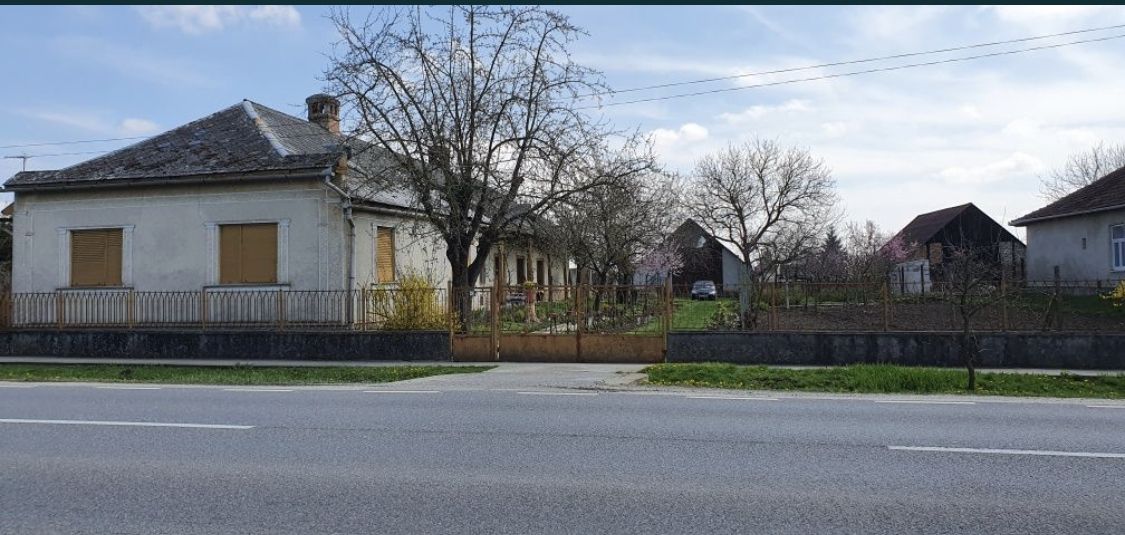 Vand casa in Com.Petresti, ultracentral, 42 ari teren — fotografia 3