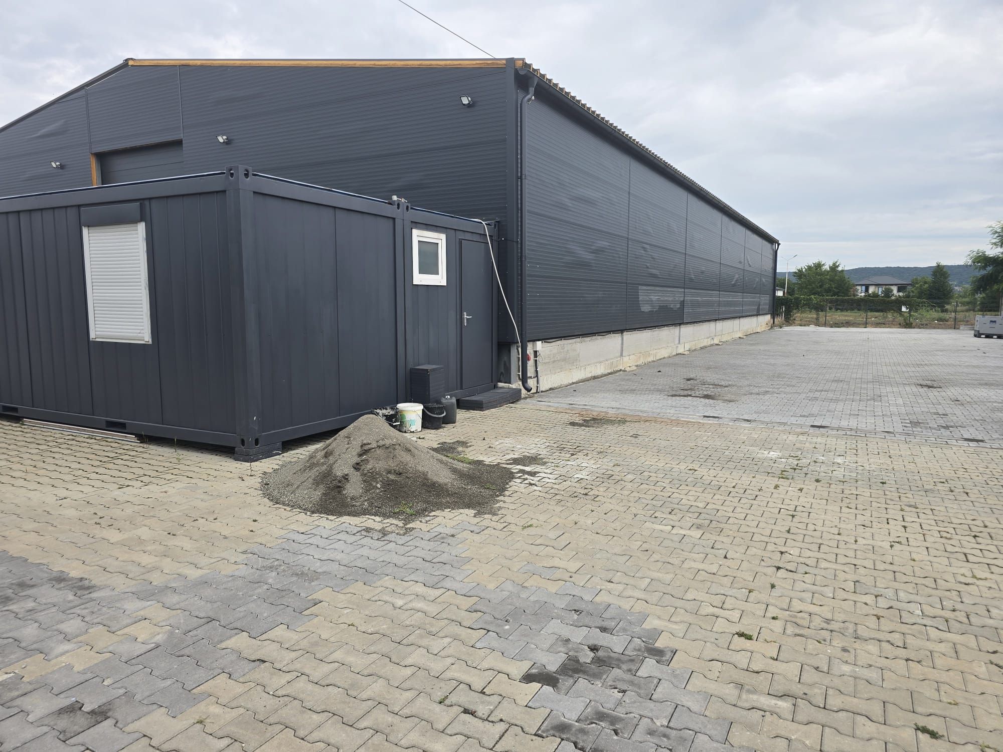 Spatiu Comercial 620 mp.parcare,birou,vestiar,baie — fotografia 5