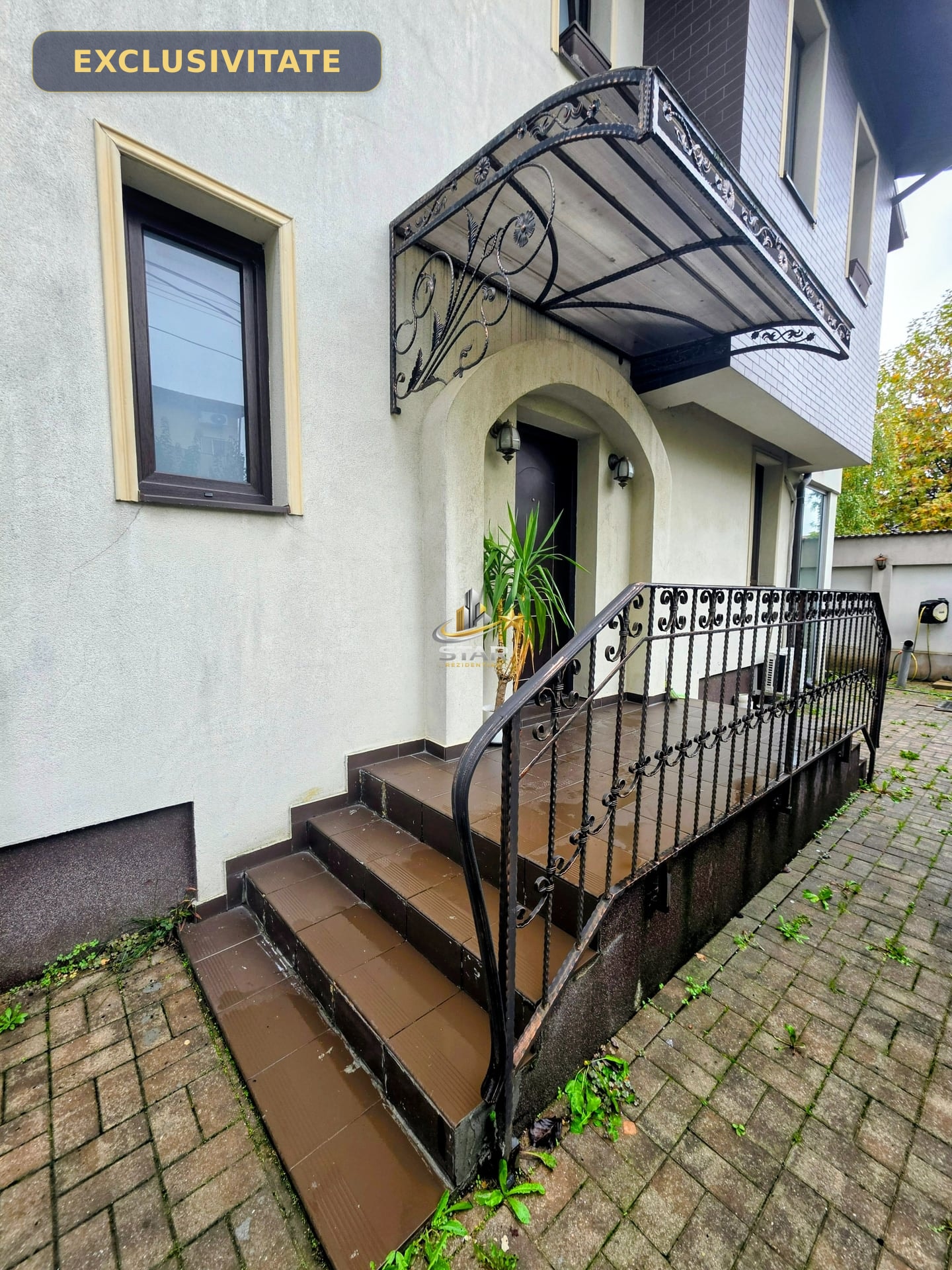 Haliu – vilă triplex laterală cu 4 camere și teren 165 mp
