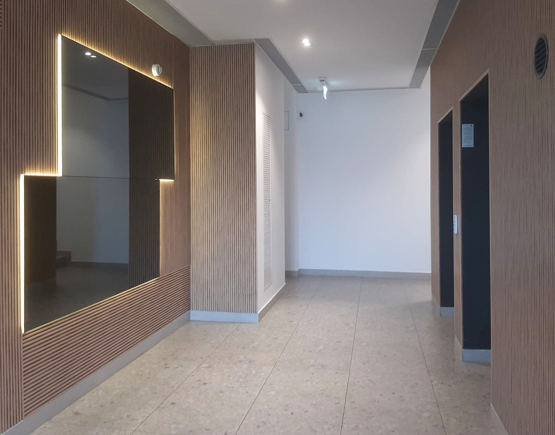 Vanzare Apartament modern cu 2 camere etaj 3 langa Petrom City — fotografia 19