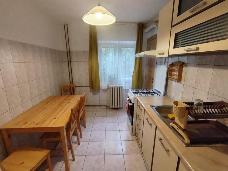 Apartament cu 3 camere decomandat, mobilat în Girocului — fotografia 2