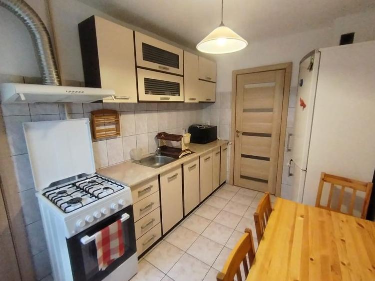 Apartament cu 3 camere decomandat, mobilat în Girocului — fotografia 4