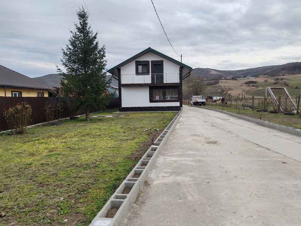 Casa parter+mansarda si teren in Lipovat, Vaslui — fotografia 3