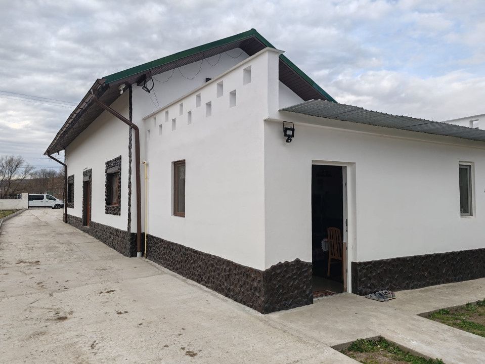 Casa parter+mansarda si teren in Lipovat, Vaslui — fotografia 4