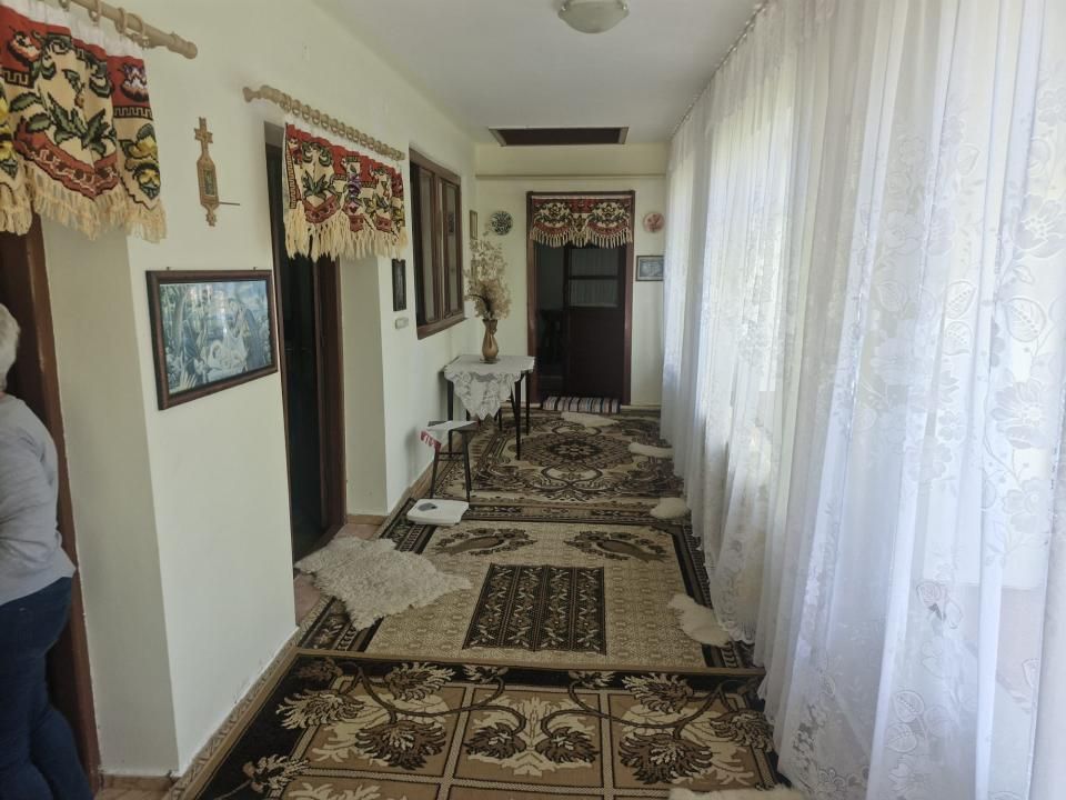 Casă frumoasă - zonă liniștită