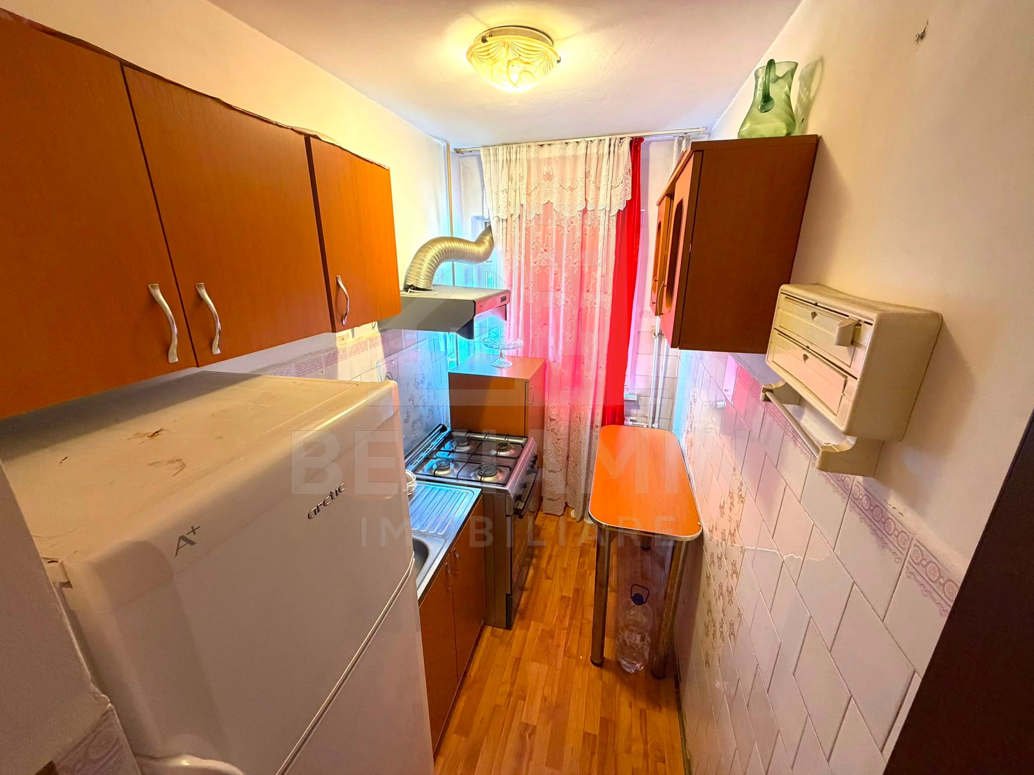 Apartament cu 3 camere - Craiovita Noua - etaj intermediar — fotografia 3