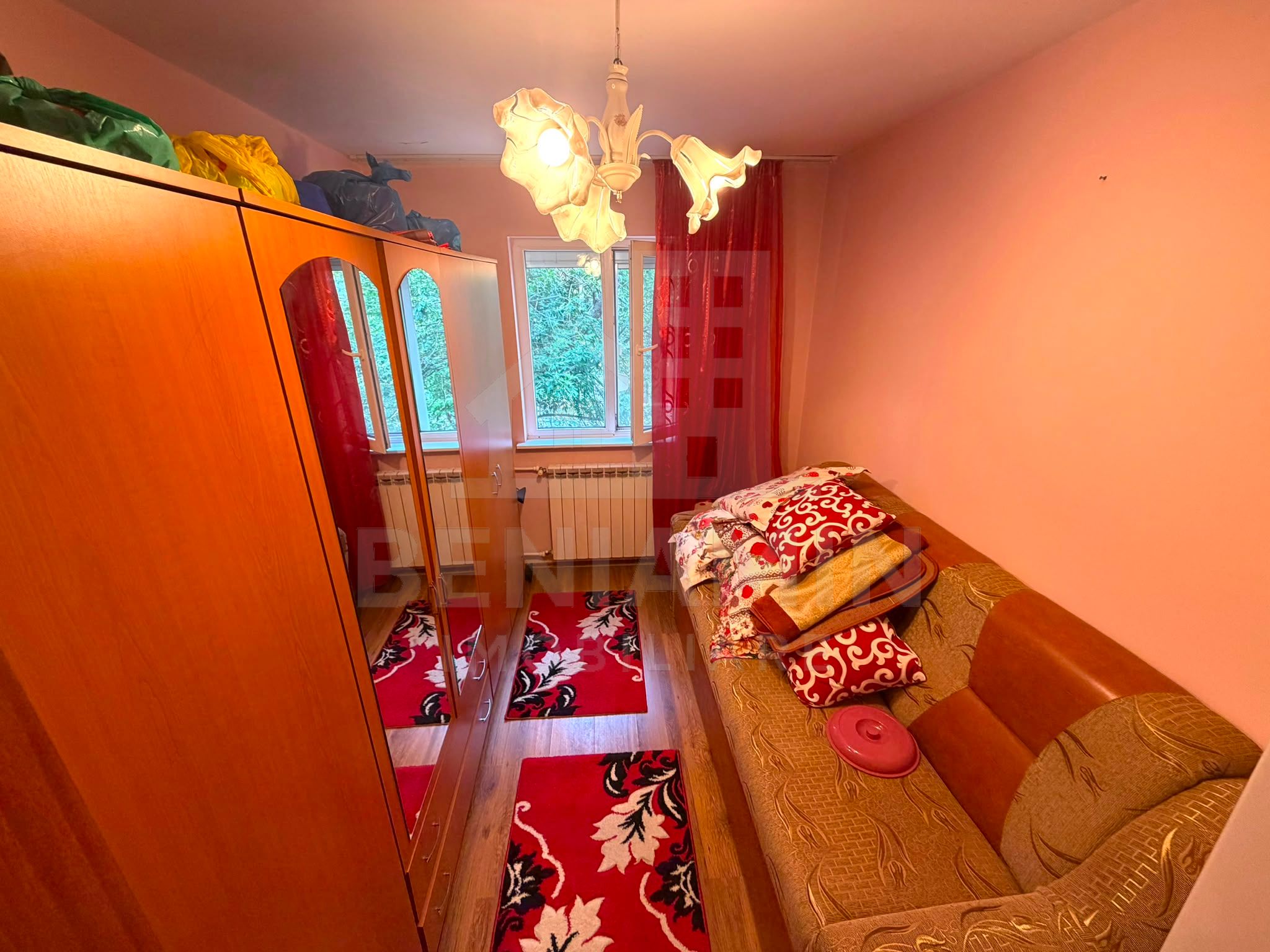 Apartament cu 3 camere - Craiovita Noua - etaj intermediar — fotografia 4