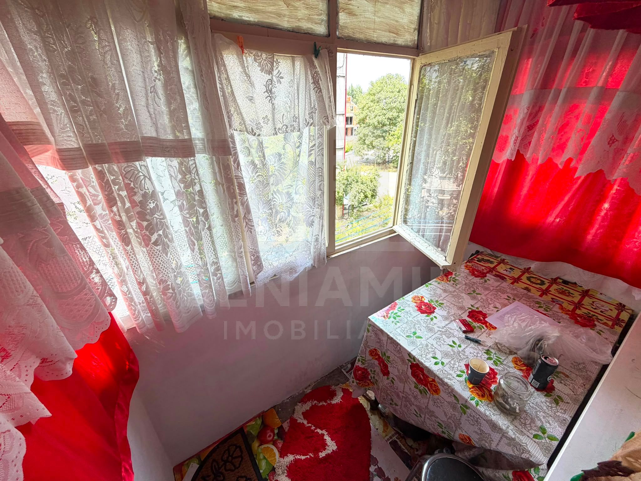 Apartament cu 3 camere - Craiovita Noua - etaj intermediar — fotografia 6