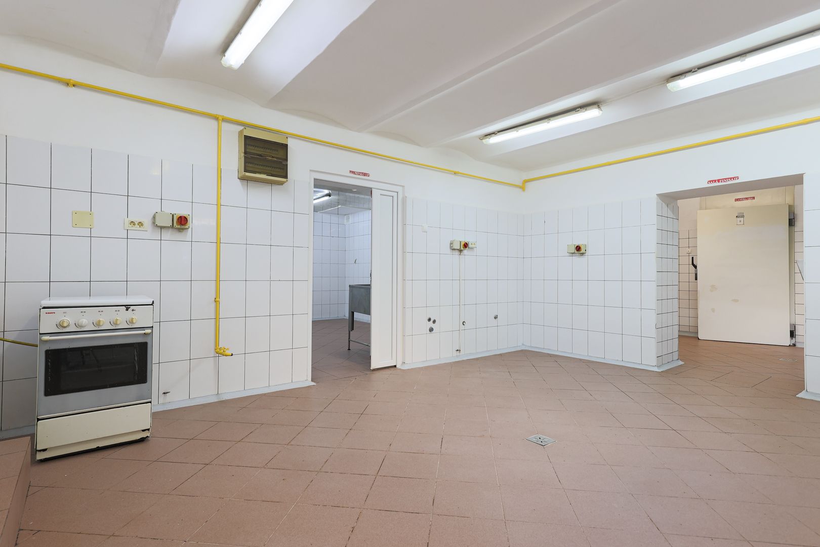Spațiu ideal pentru birouri sau clinici — fotografia 6
