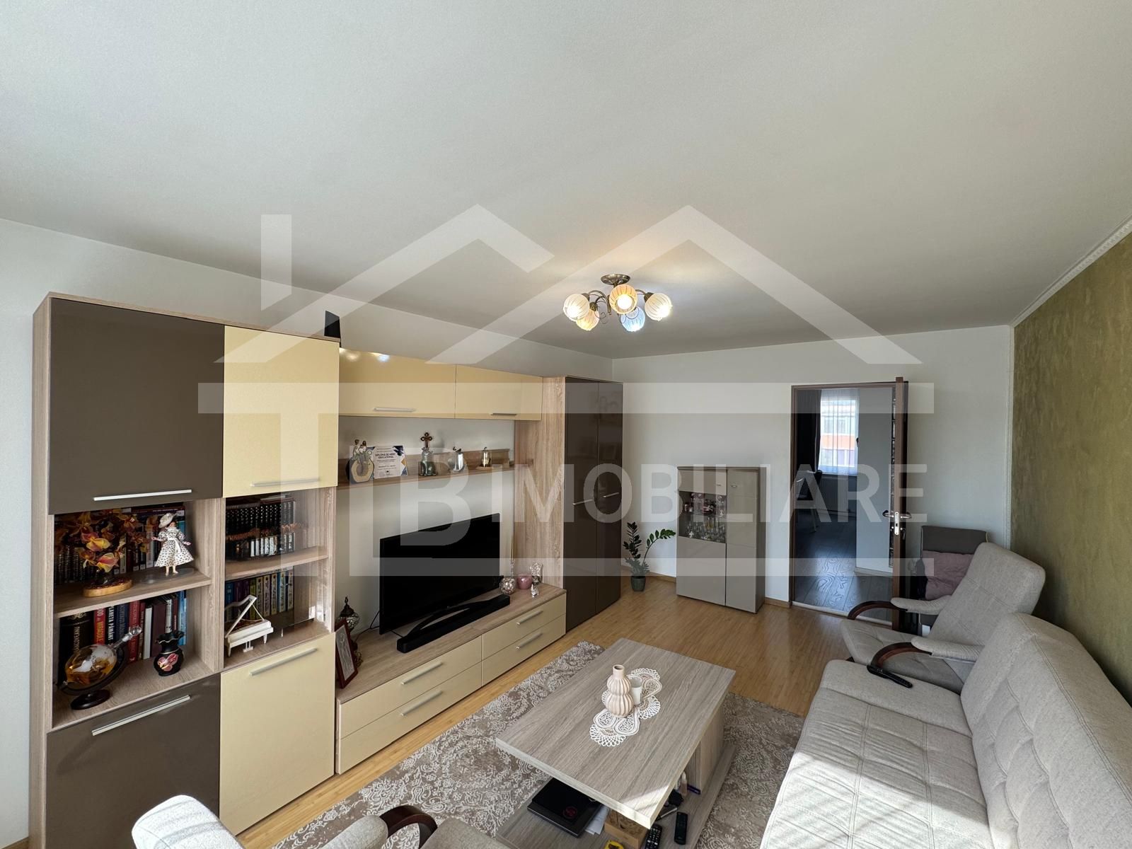 Apartament cu 3 camere, 70 mp, decomandat, Zona Diamant