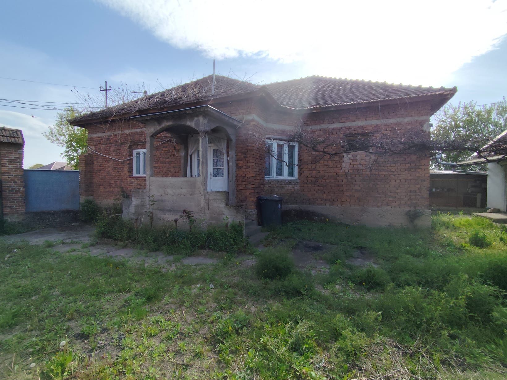 Casa la tara, gaz, acces auto, teren 4122 mp – Petid, Bihor – VANZARE