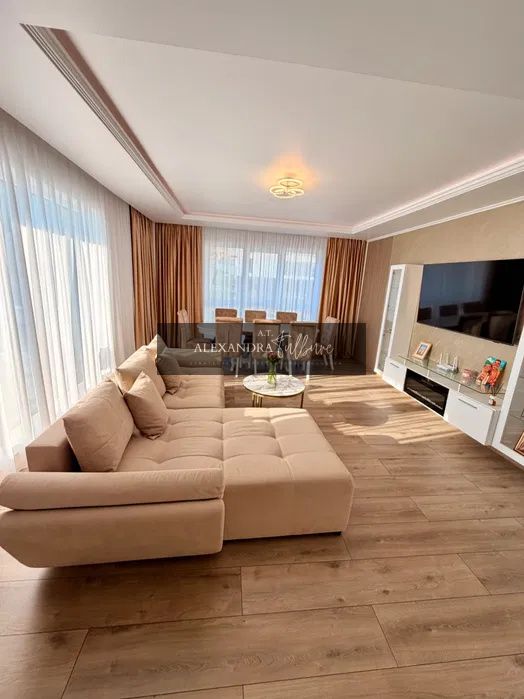Apartament de vanzare cu 3 camere, 2 bai, balcon, garaj