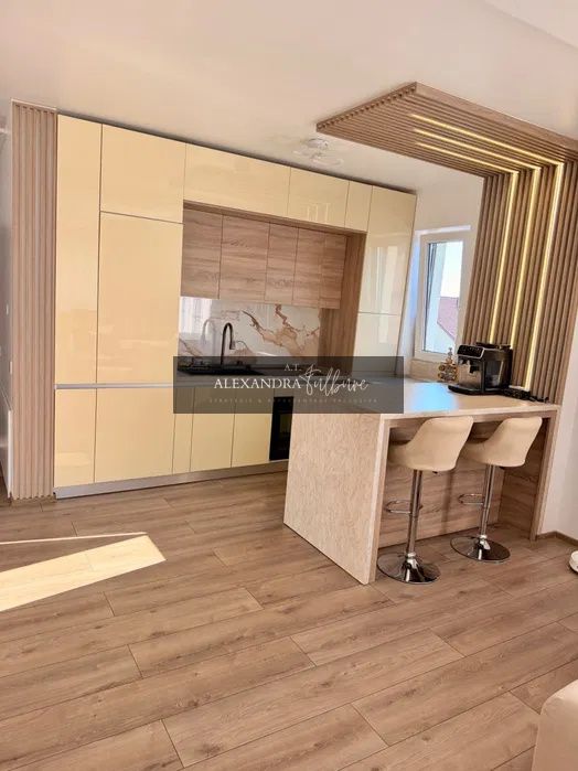 Apartament de vanzare cu 3 camere, 2 bai, balcon, garaj — fotografia 5