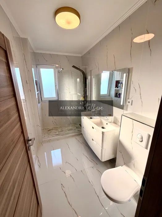 Apartament de vanzare cu 3 camere, 2 bai, balcon, garaj — fotografia 6