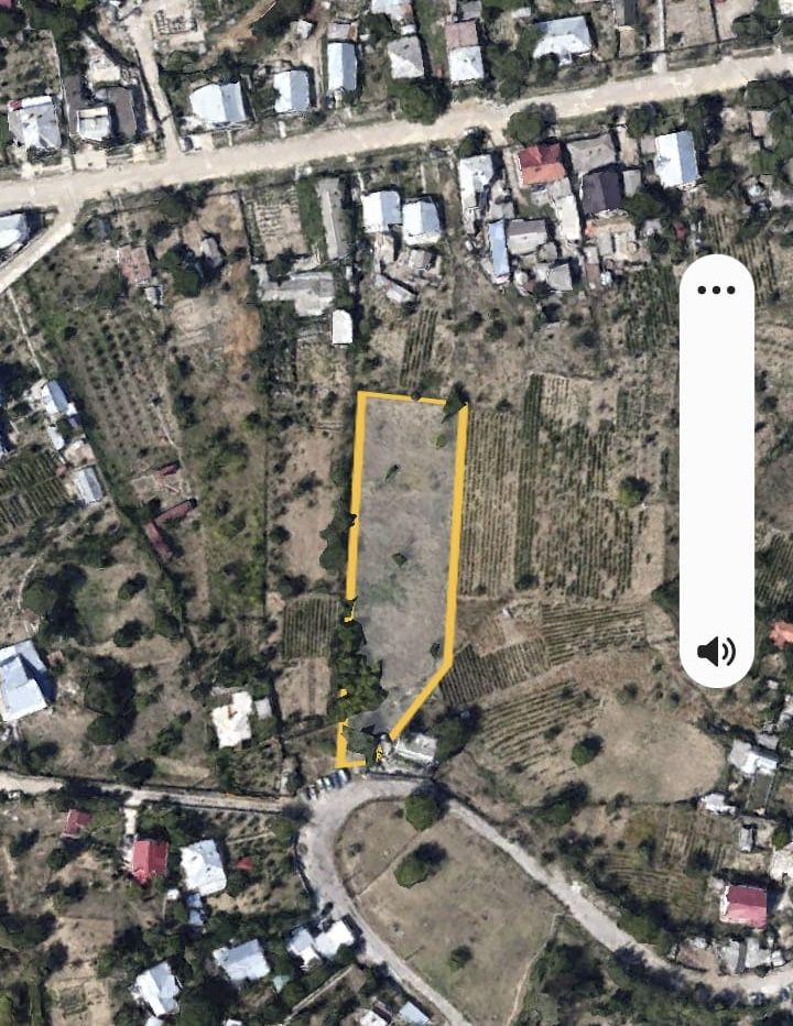 Iasi - Tomesti 3600mp intravilan intre case zona linistita + utilități