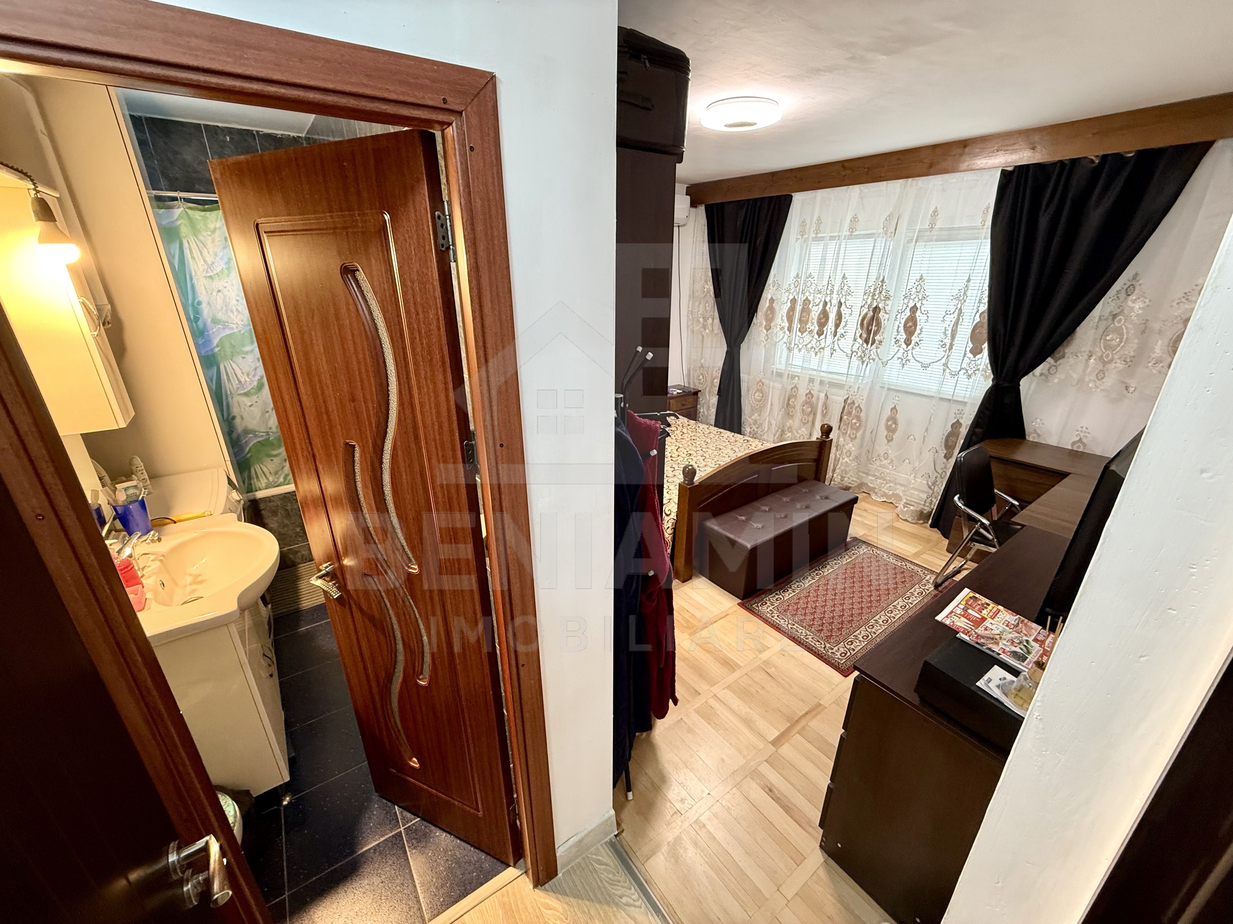 4 camere decomandat 99mp centrala mobilat Craiovita Promenada — fotografia 6
