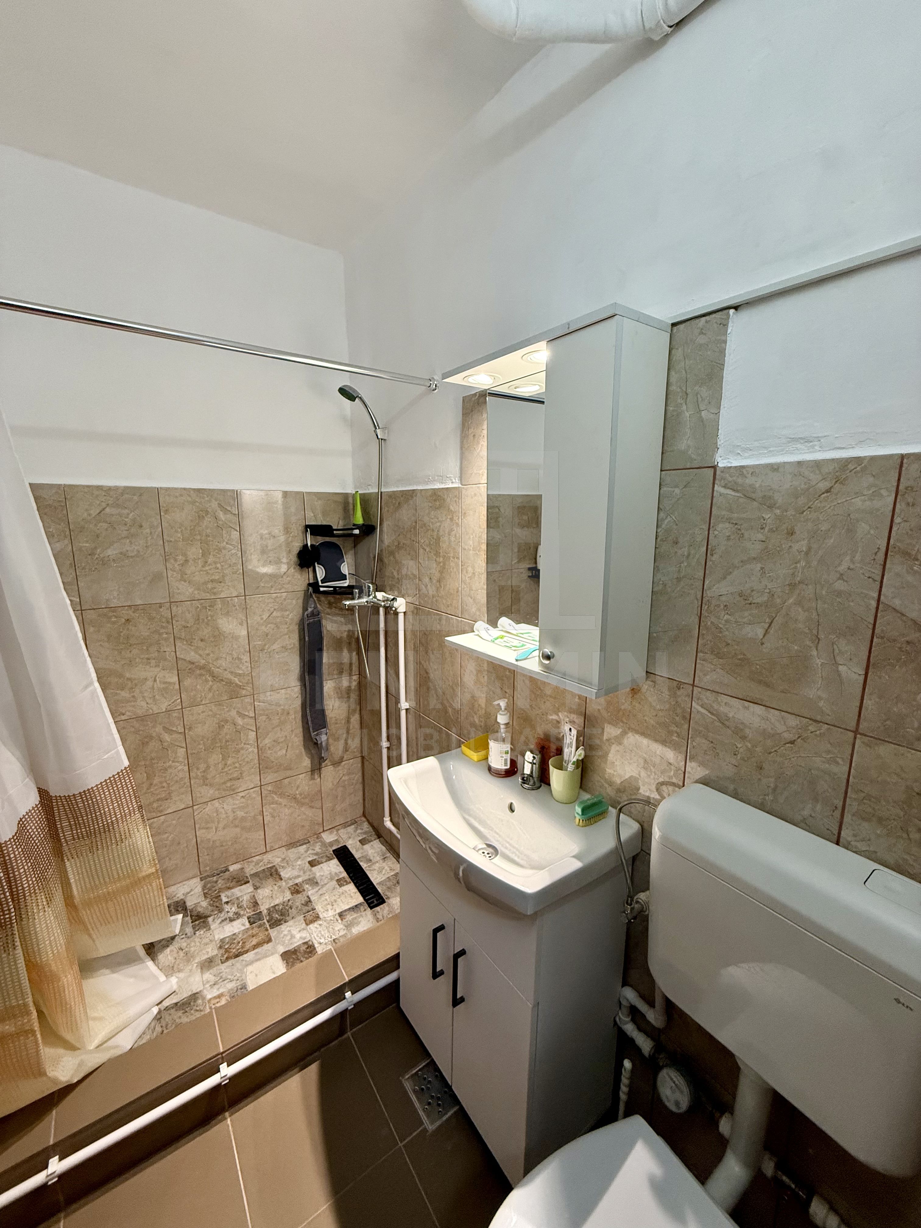 4 camere decomandat 99mp centrala mobilat Craiovita Promenada — fotografia 7