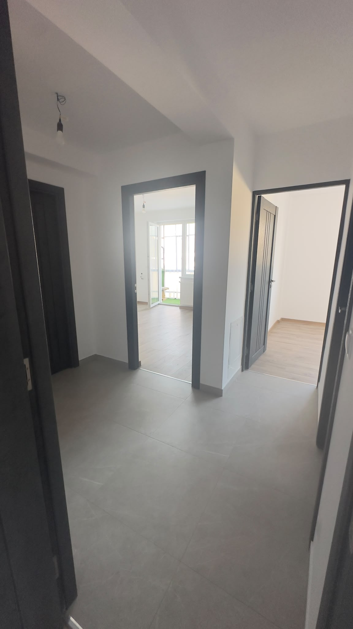Apartament 3 camere, decomandat, complet renovat – gata de mutare! — fotografia 3