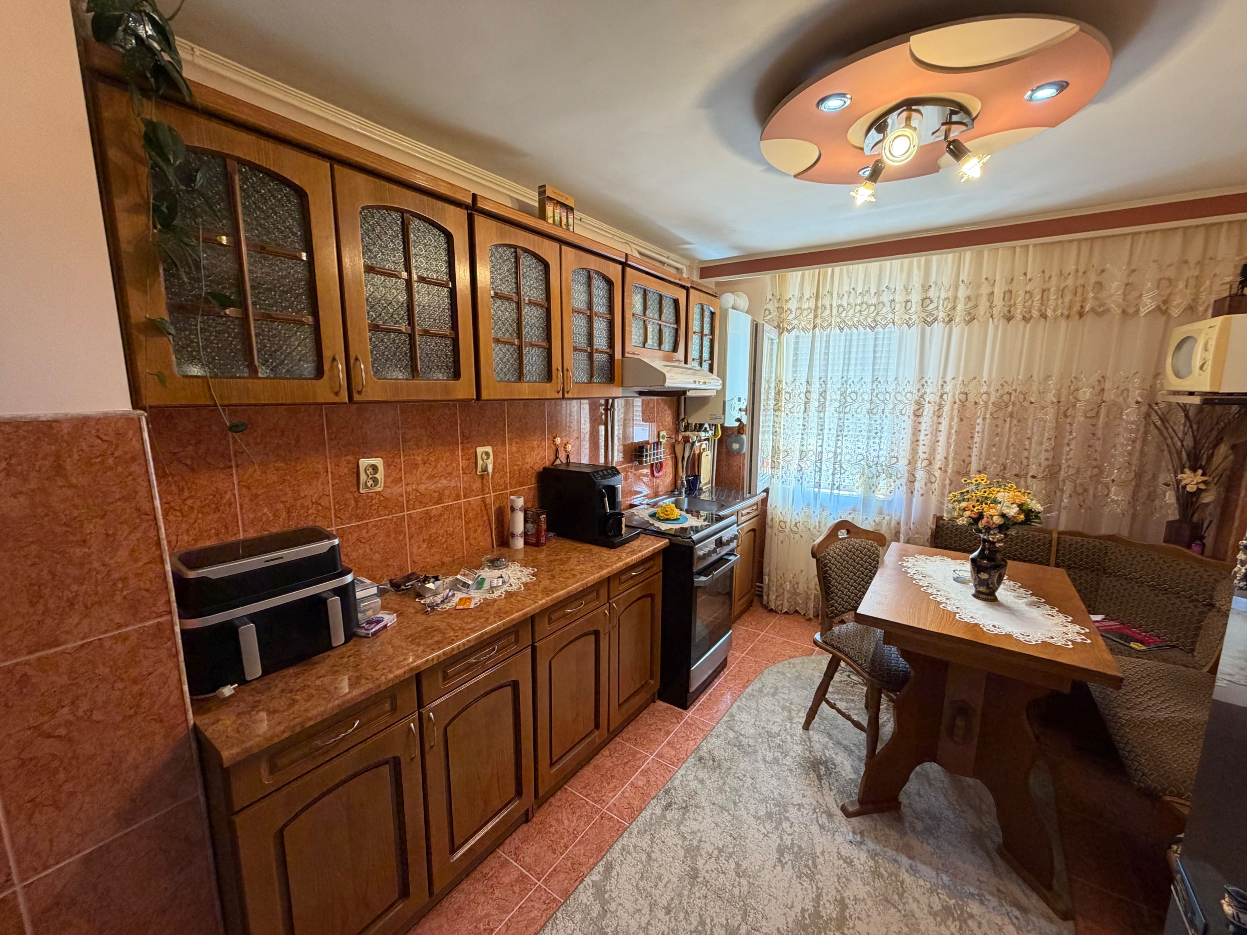 Apartament 2 camere, decomandat  - Cugir — fotografia 3