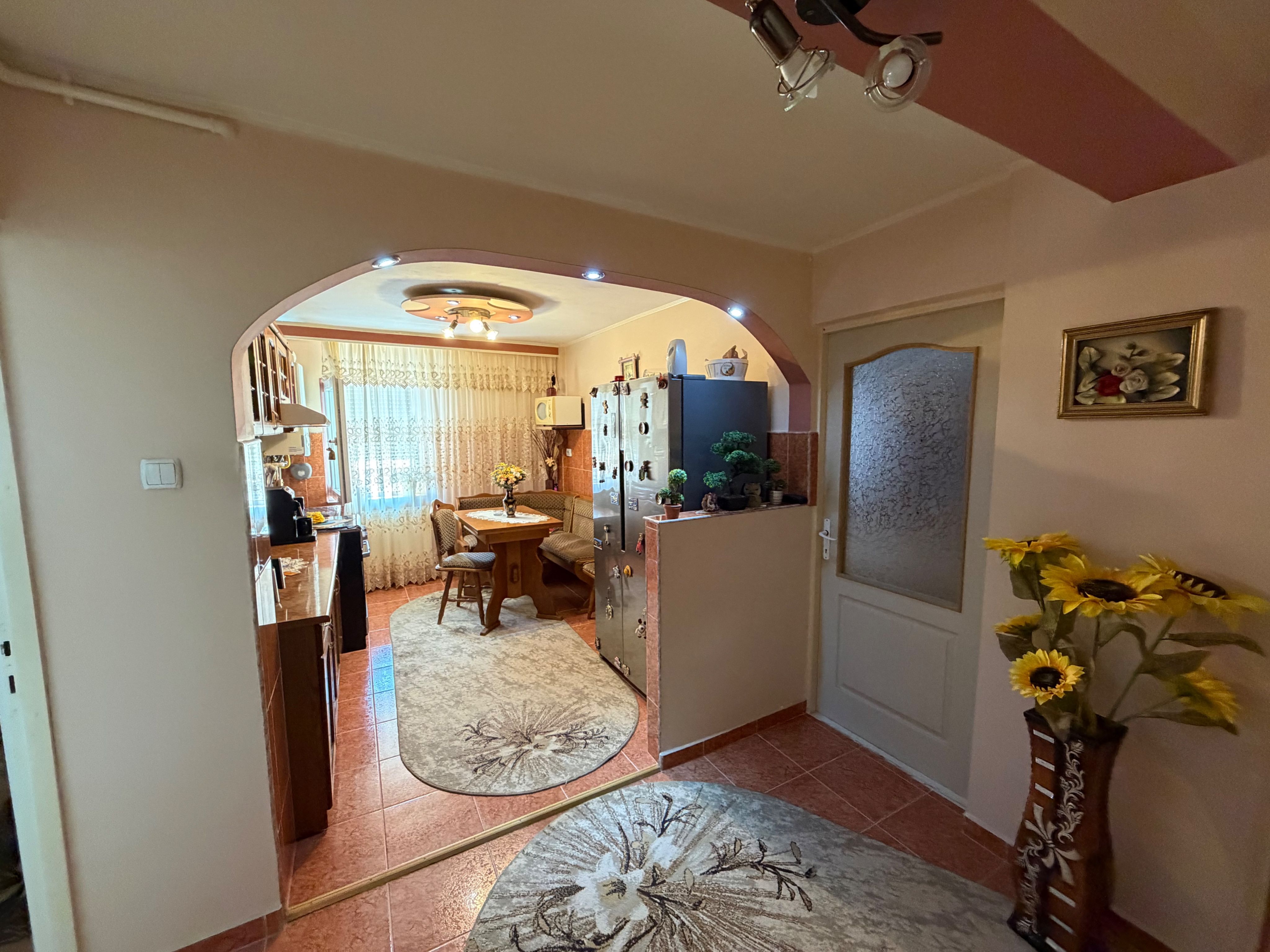 Apartament 2 camere, decomandat  - Cugir — fotografia 4