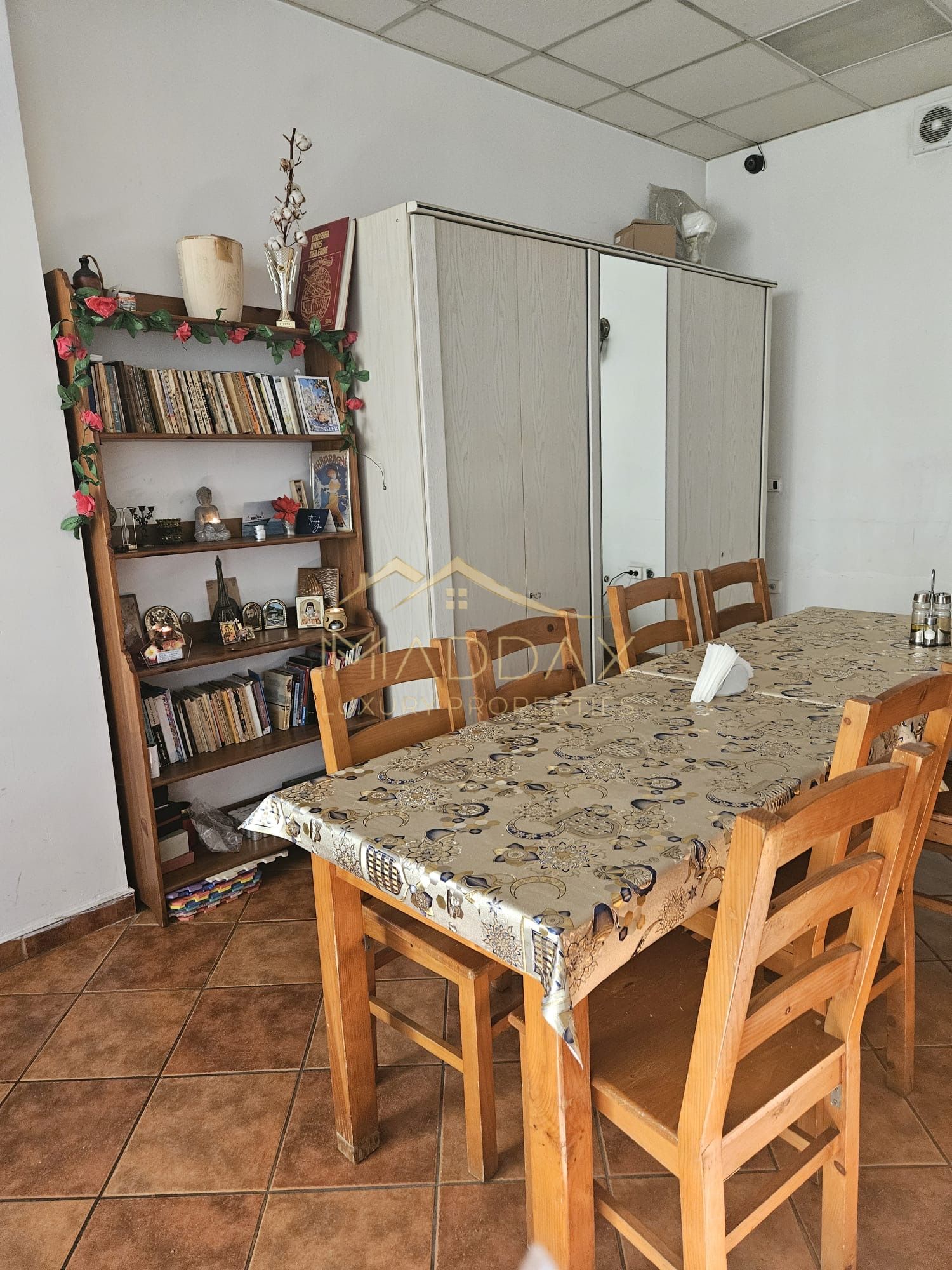 Pensiune 10 camere cu restaurant // teren 900 mp // Moieciu de Jos — fotografia 16