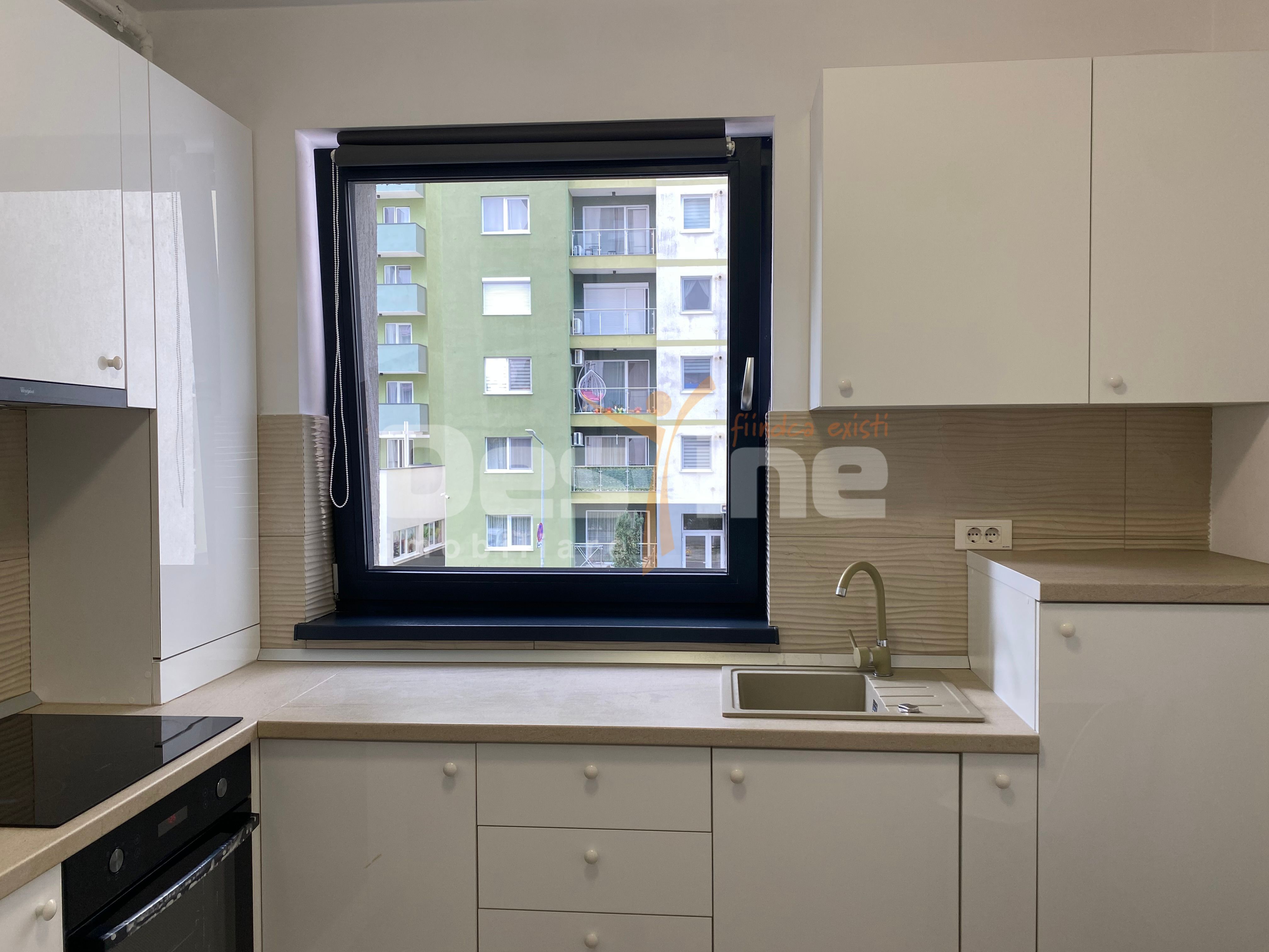 Garsoniera lux, etajul 1, cu balcon si loc de parcare inclus,   Coresi — fotografia 6