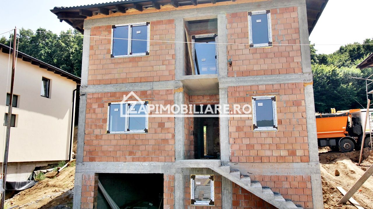 Casa D-P-E 240 mp, teren 800 mp,comosion ZERO! — fotografia 3