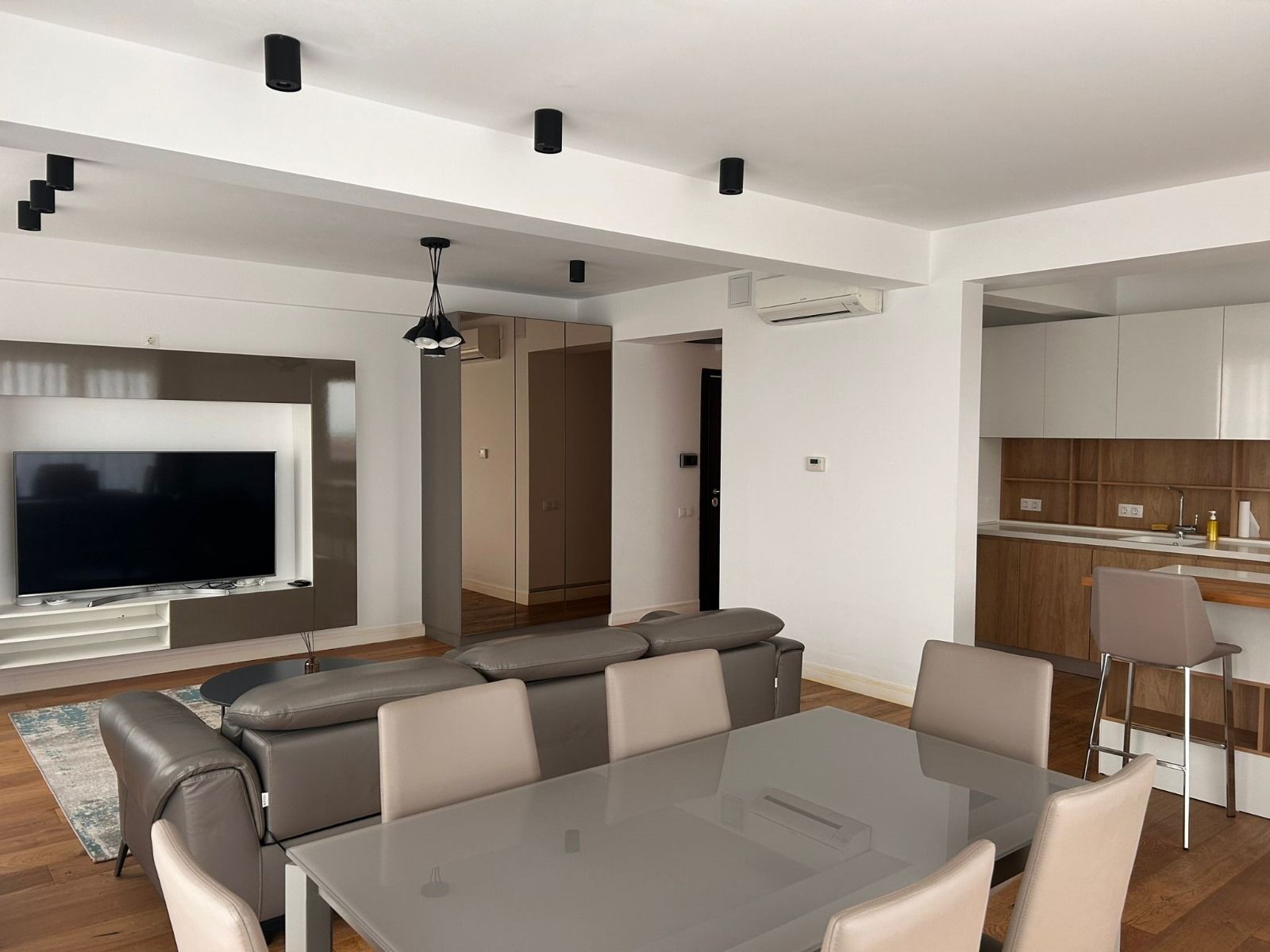 Renting Bucharest | 3 room penthouse | New Point-Pipera | 2 parking spaces