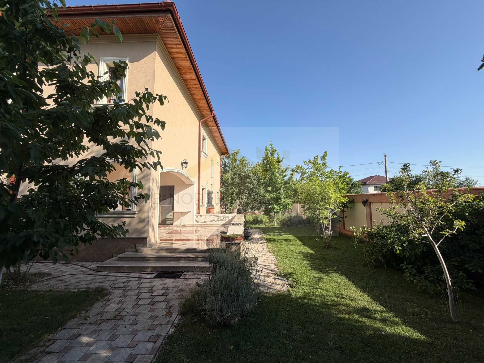 Casă / Vilă de închiriat | Comuna Berceni | 350 mp utili | Curte 400 mp